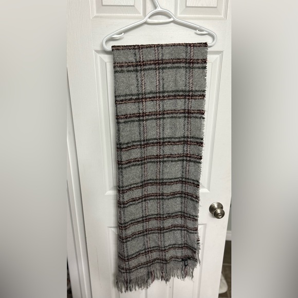 Grey Plaid Blanket Scarf - Picture 2 of 3